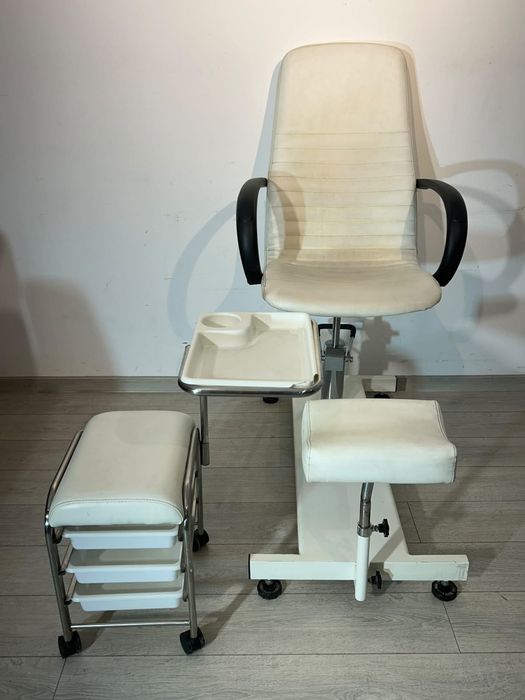 Set Scaun Pedichiură cu Ucenic Cosmetic și Suport Picior