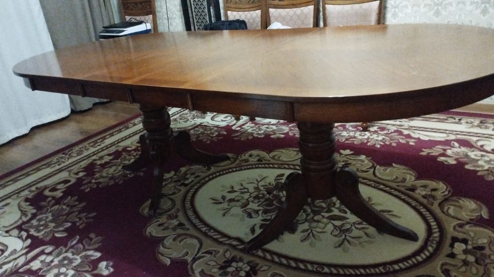 Стол для гостиной