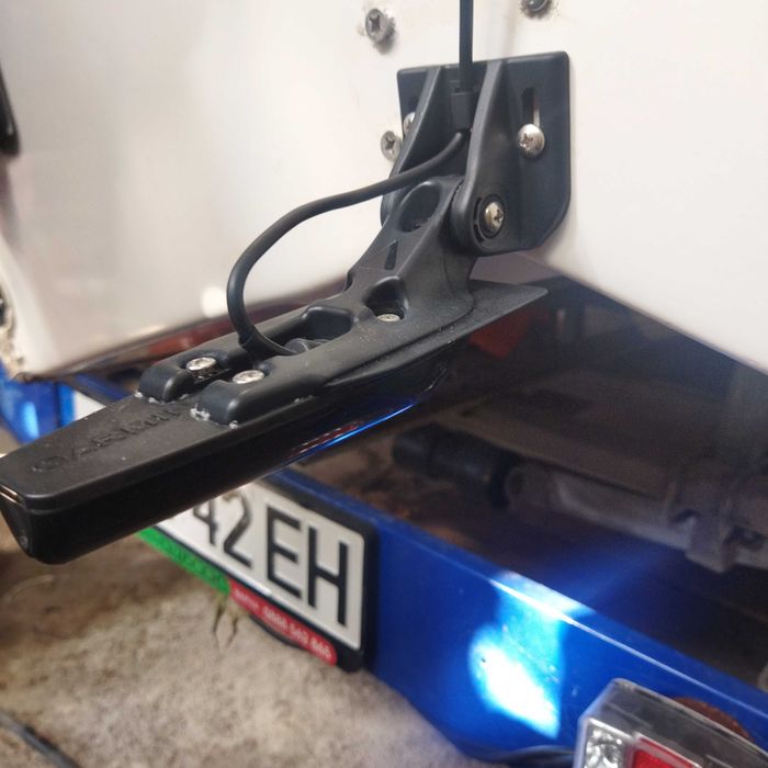 Продавам сонар Garmin striker 9sv