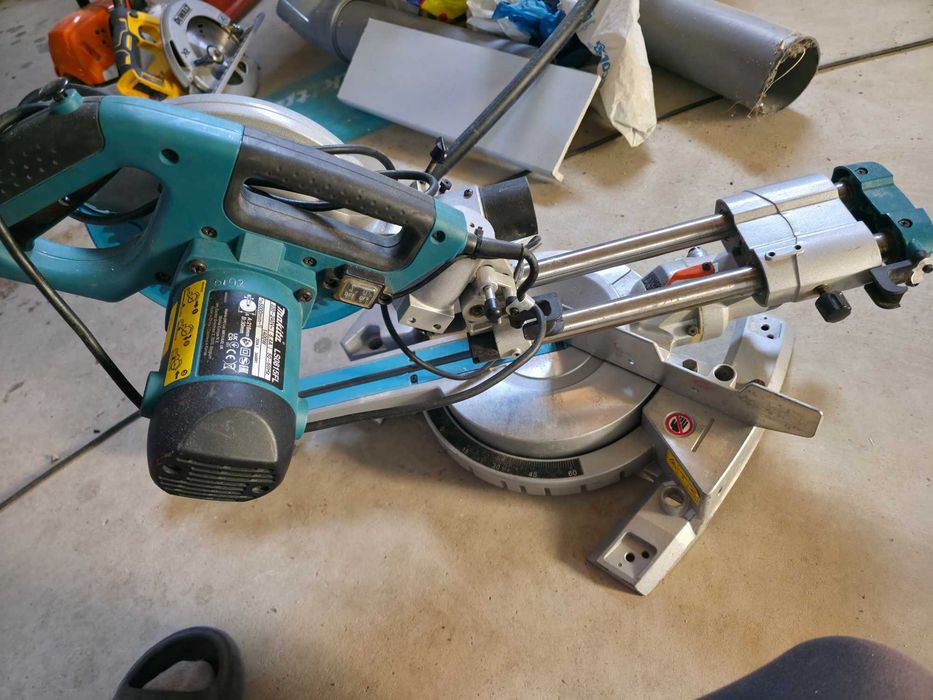 Fierastrau circular stationar Makita LS0815FL