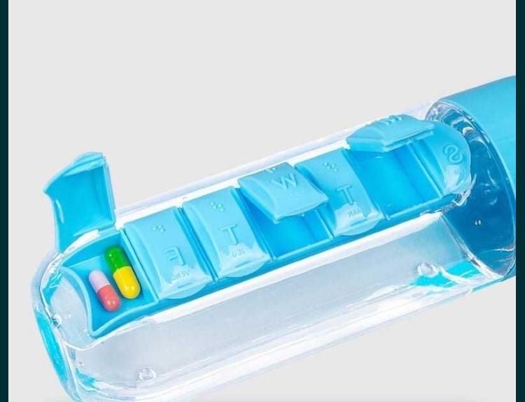 Бутылка для воды с таблетницей .