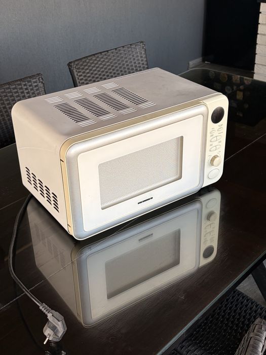 Cuptor cu microunde HAINNER