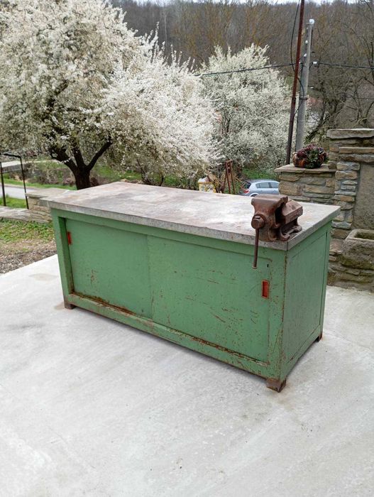 Шлосерска маса с менгеме