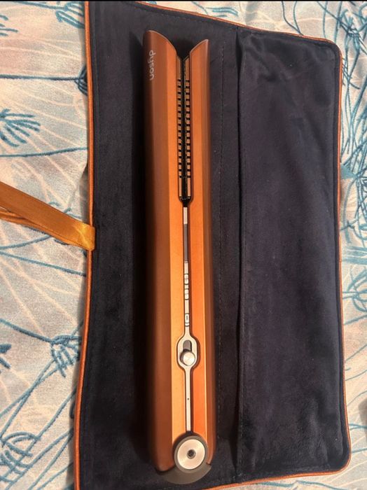 Aparat de îndreptat părul DYSON