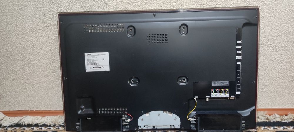 Телевизор Samsung ua32c5000qr. Диагональ 81 см/32/Б. У. .