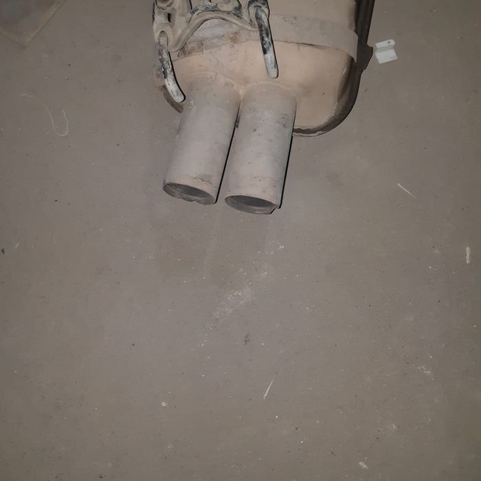 Выхлопная труба на авто