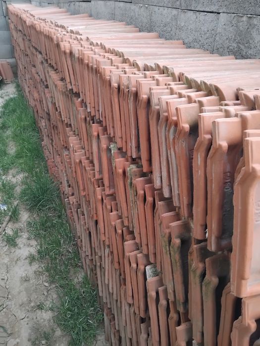 Vând  țiglă de Iași  1 leu bucata