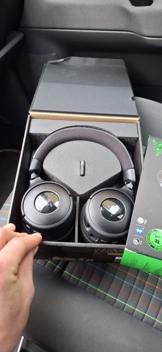 Câsti Bluetotth Razer Kraken V4