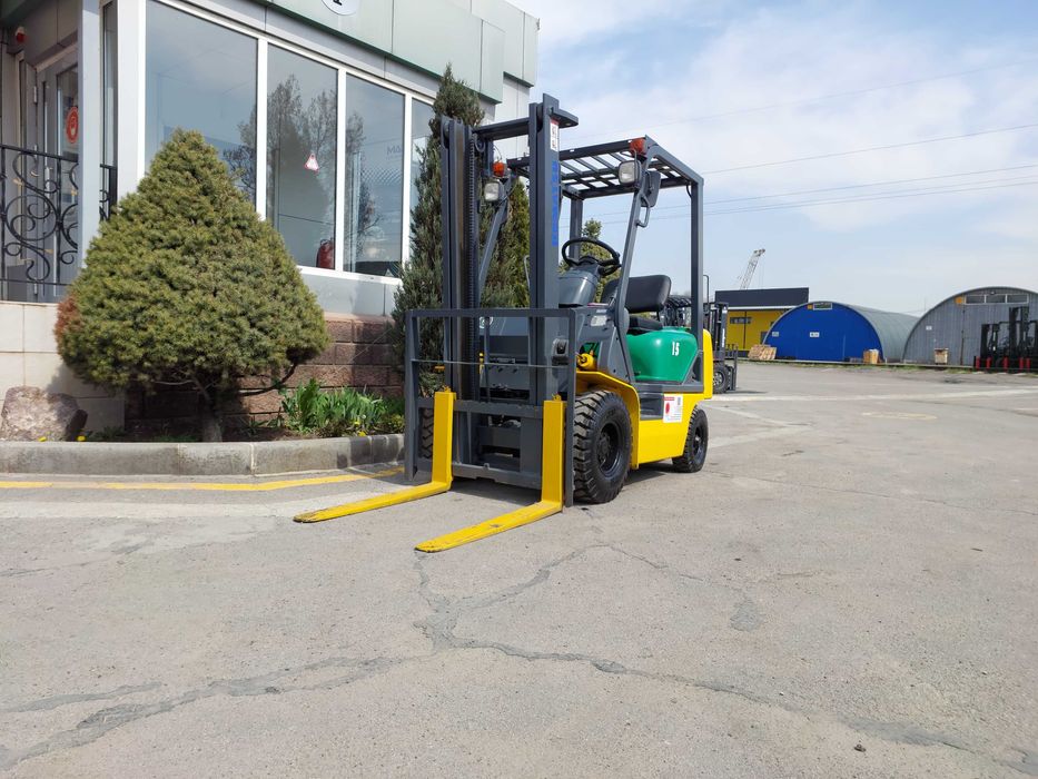 Японский вилочный погрузчик Komatsu FG15