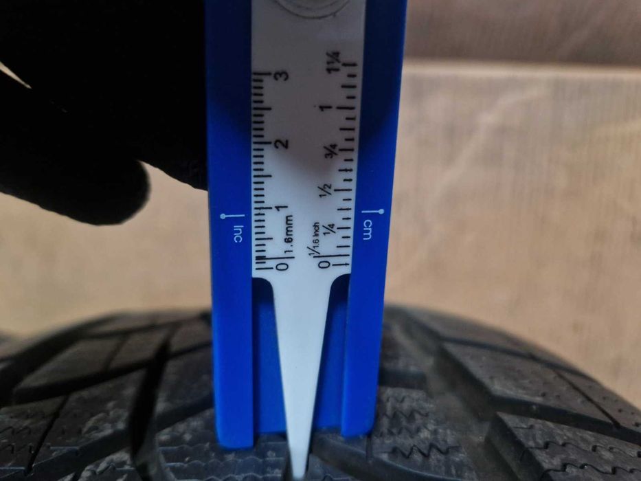 2 Goodyear R20 235/50
зимни гуми
DOT3921