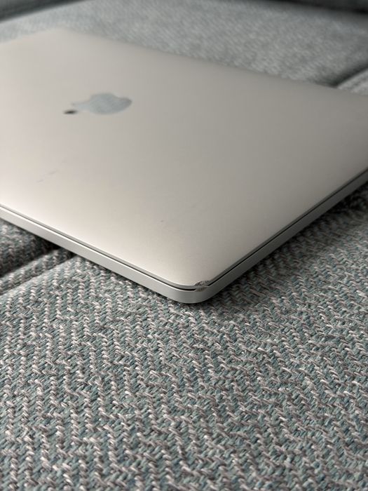 Macbook Pro 13 2019 с Touch Bar