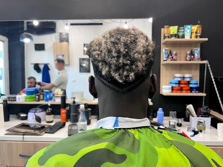 Frizer - programări la salon sau la domiciliul clientului