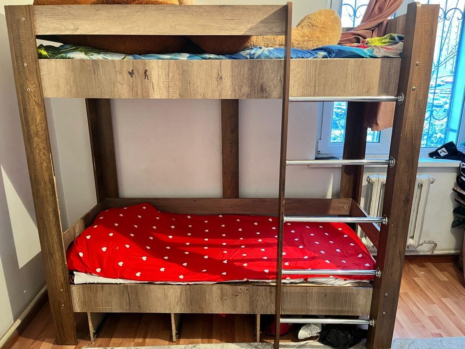 Детская двухъярусная кровать