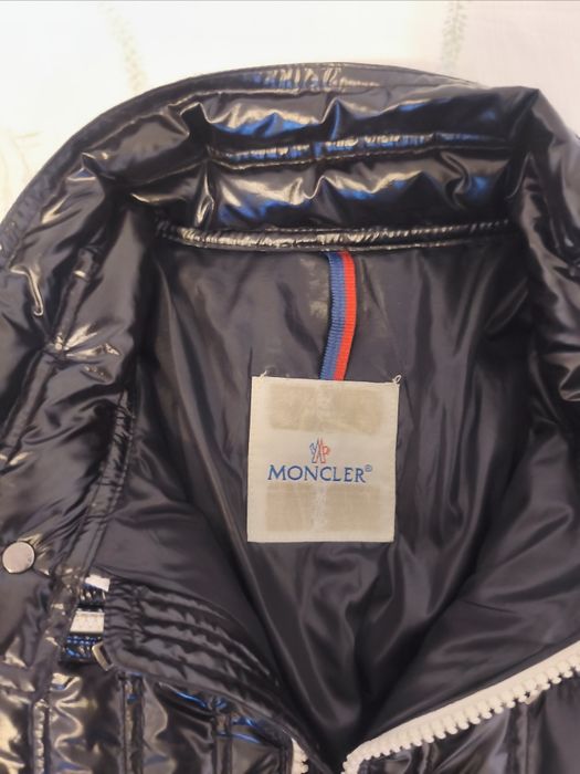 Geaca Moncler...