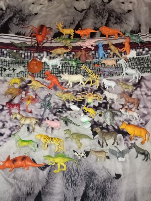 Продам наборы животных