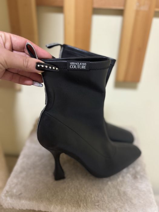 боти versace много стилни и удобни