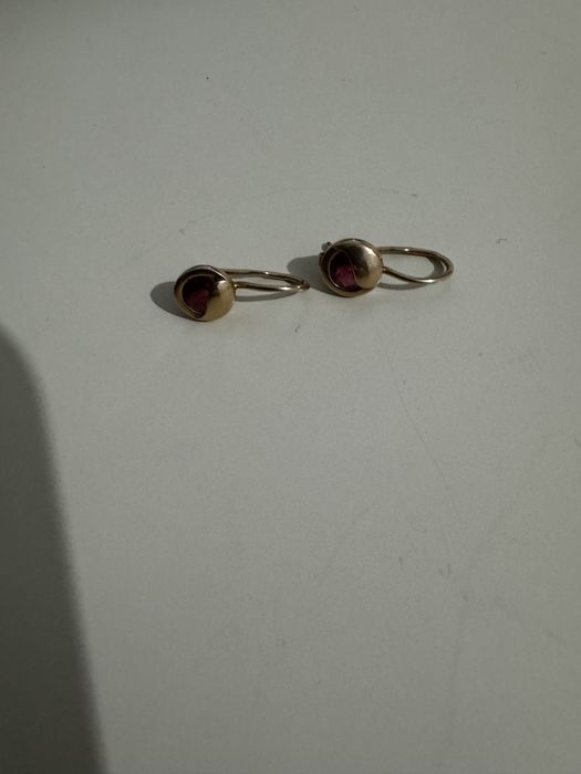 Продам золотые серьги