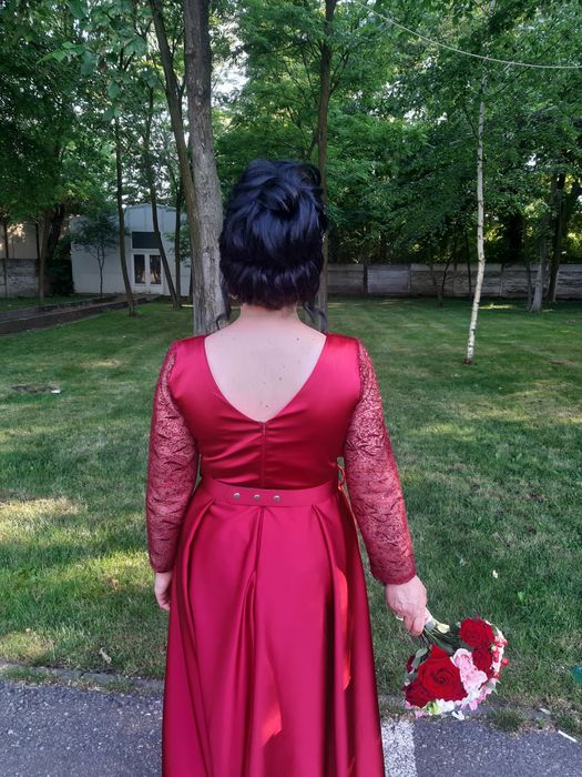 Vand rochie de seara.