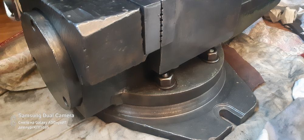 станочные тиски 200мм.