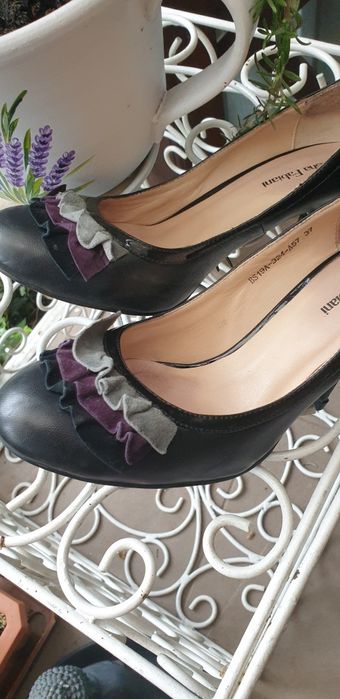 Vand pantofi piele negrii cu model