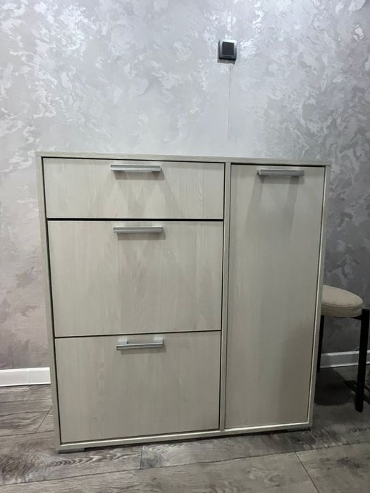 Продам обувницу в хорошом состояний