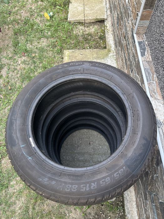 Vând set de 4 cauciucuri  Taurus  185/65/R15 de vara