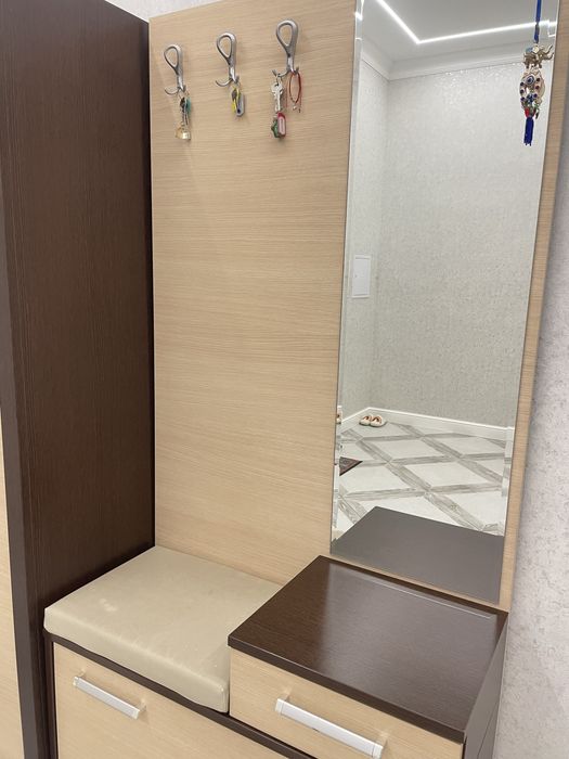 Прихожая с зеркалом