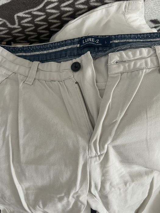 Pantaloni scurti aproape noi