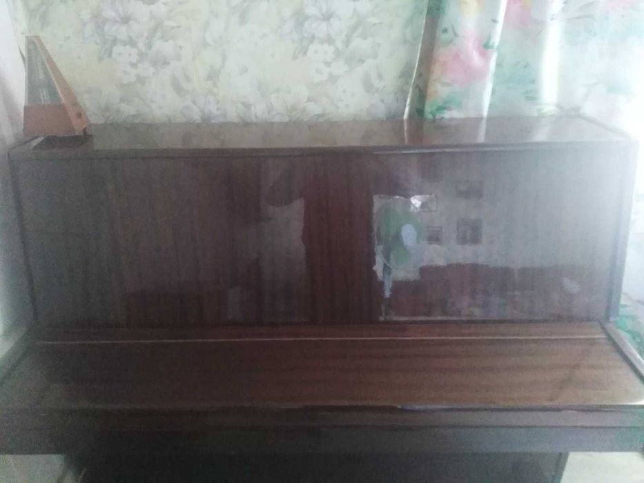 Руско пиано Lirika