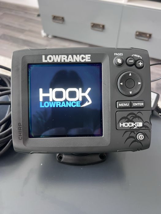 Lowrance Hook-5 CHIRP + transductor + baterie – Pachet complet