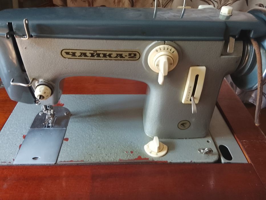 Продам машинку швейную.
