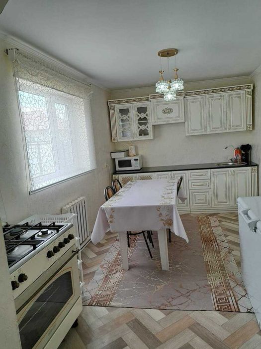 Уй сатылады. Сарыозек жагында.