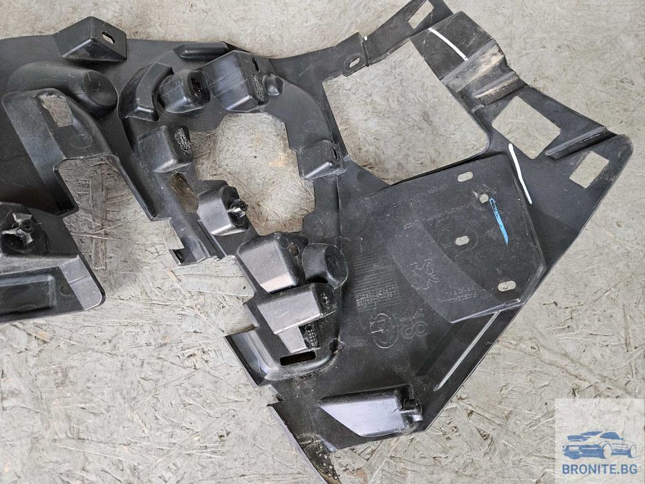 PEUGEOT 3008/5008 Пежо 3008/5008 2020- държач/скоба предна броня
