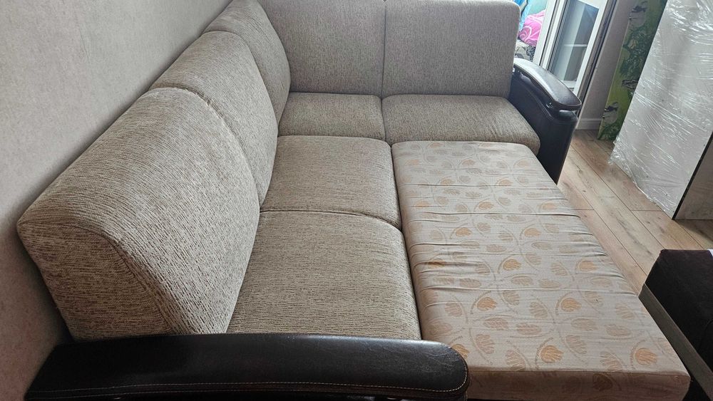 Мягкий,удобный диван.