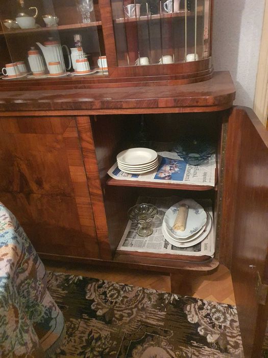 Bufet vitrină Art Deco interbelic (1930–1938) – lemn masiv,nuc,cristal