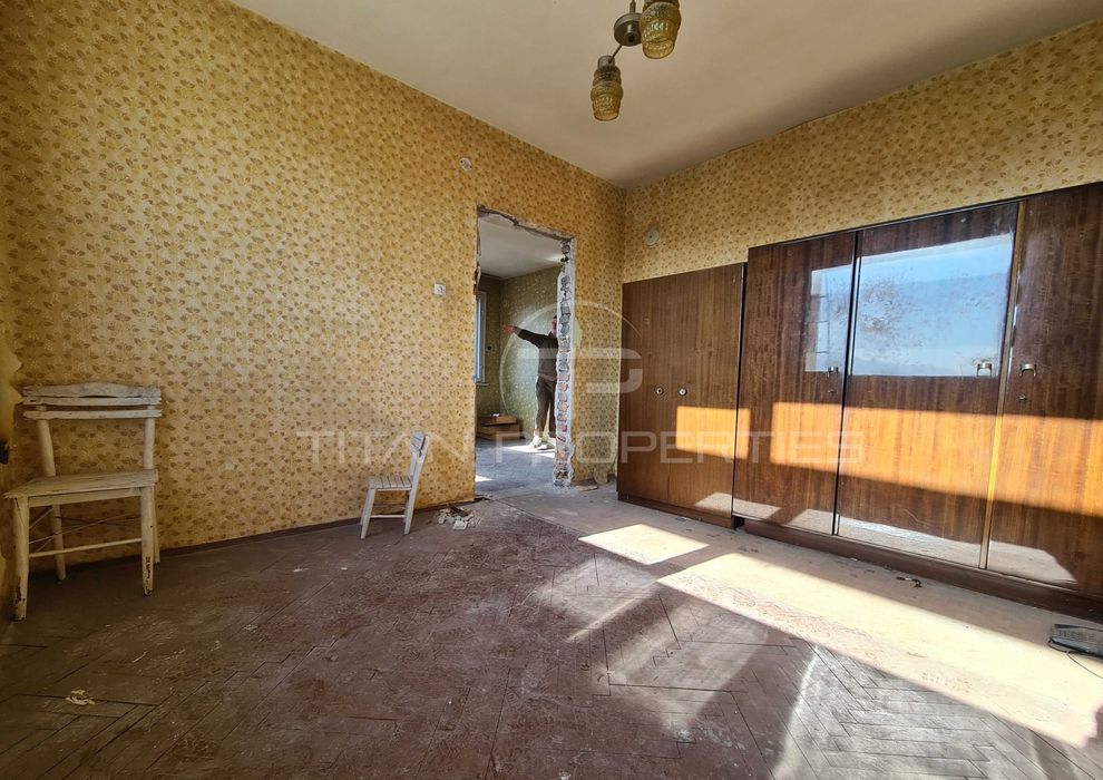 Продава се Тристаен апартамент в Пловдив, Съдийски - 68 кв.м за 1383 €/кв.м - Снимка #1