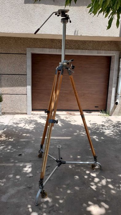 Продавам статив за камера