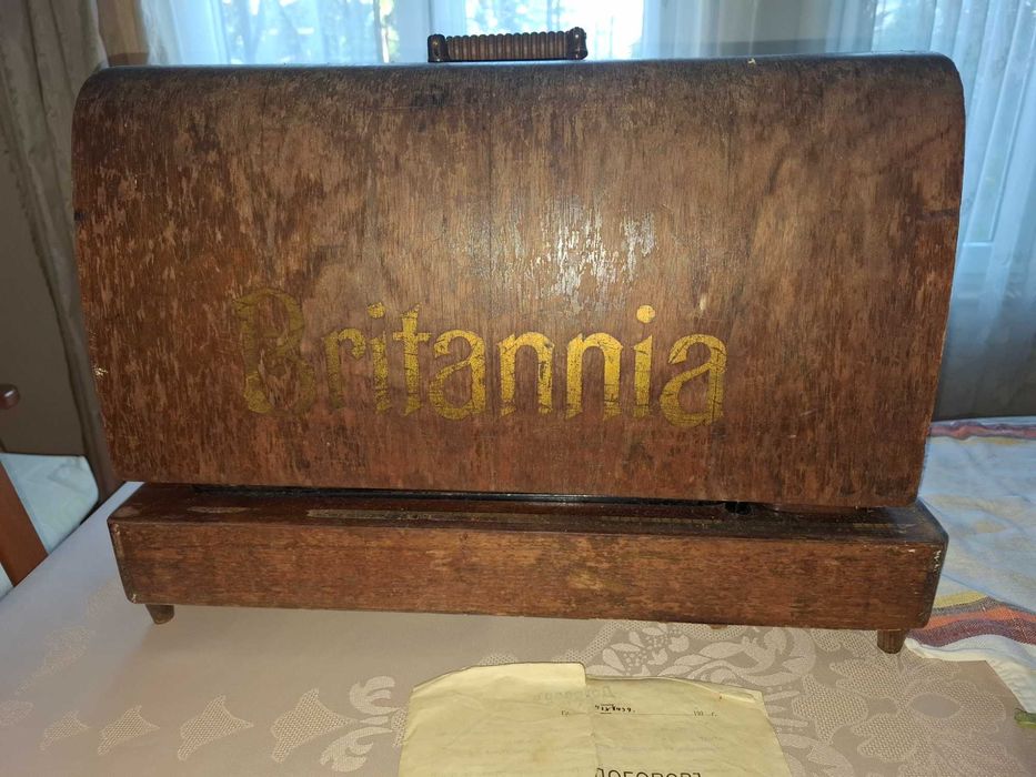 Антикварна ретро шевна машина Британия