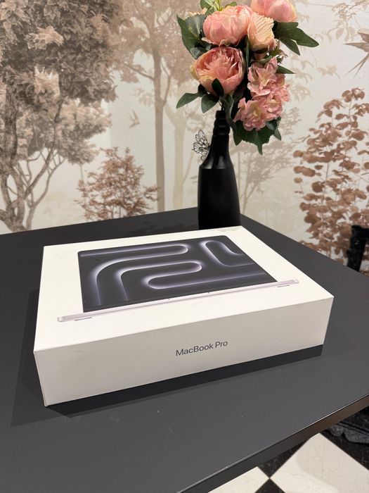 Macbook Pro 14” , M4 , 32 Gb Ram, 1TB , sigilat , model custom 2025 !