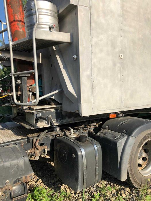 Camion cu remorca