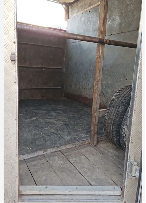Продам прицеп коневоз