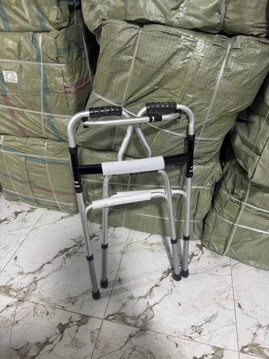 Ходунок с двумя уровнями опоры