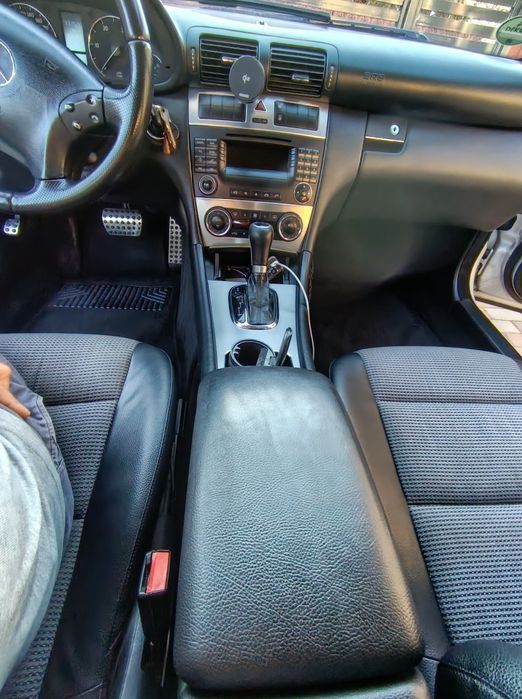 Mercedes  W203  C220