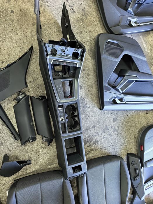 Салон за Audi Q3 F3