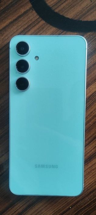 Телефон Samsung s24fe идеал холатда