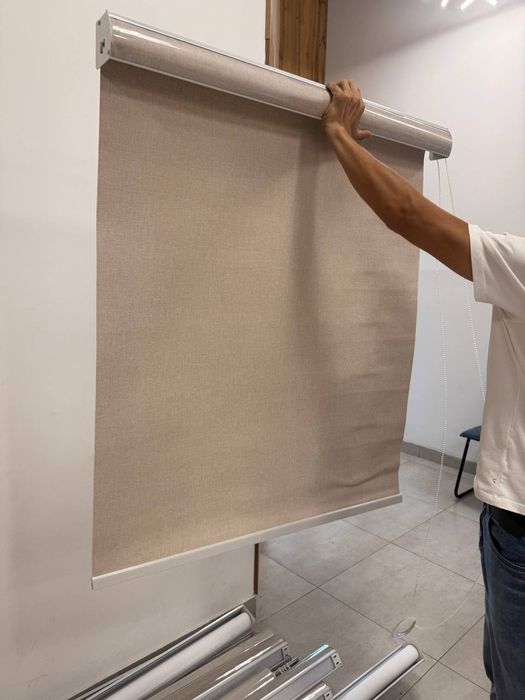 Rollo blek aut. Razmeri. 150x180.Dan 35ta bor hammasi yangi tel 936141