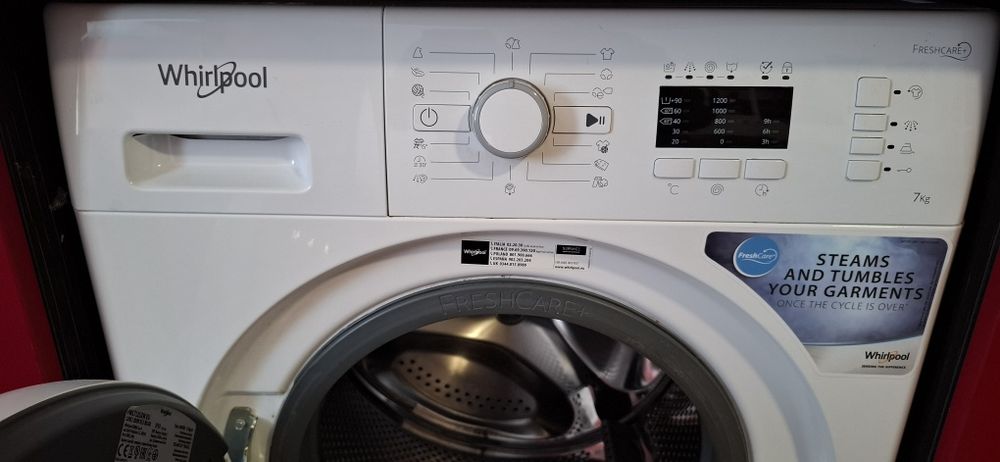 Продавам автоматична пералня Whirpool