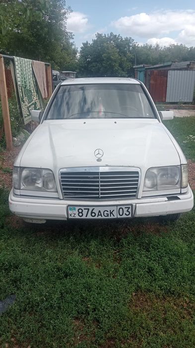 Mersedes 124 белый