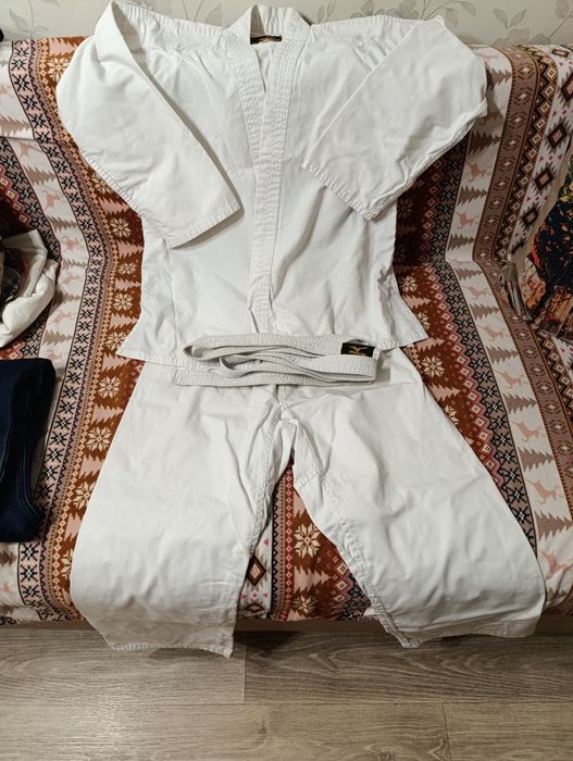 Продаю кимоно в отличном состоянии