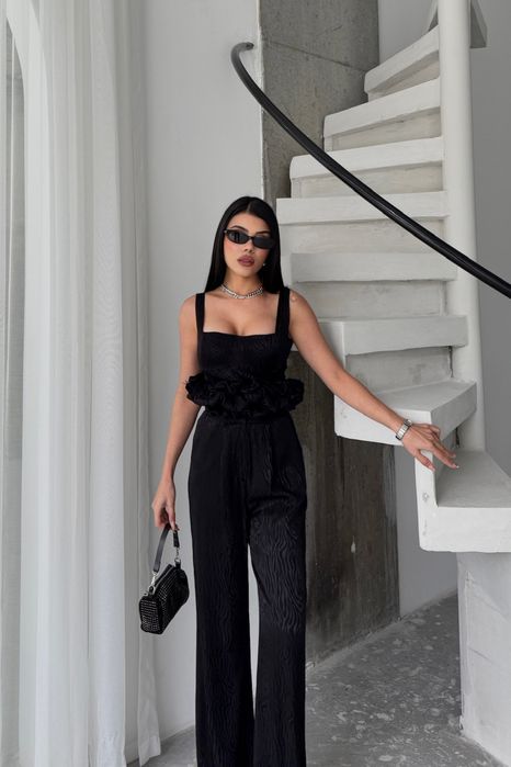 Дамски черен костюм от 3 части – сако, топ и широк панталон